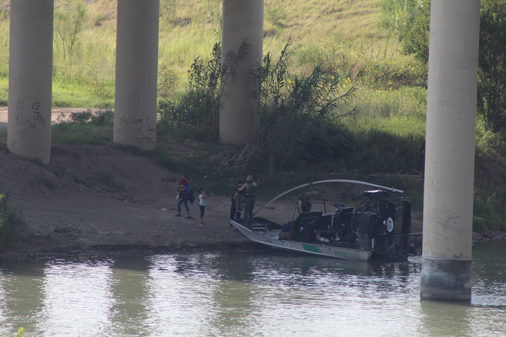 Rescatan a cuatro personas en río Bravo
