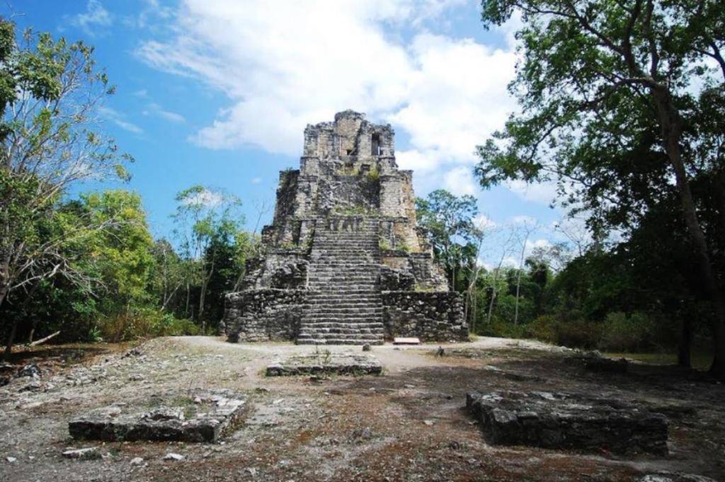 Debido a incendio cierran sitio arqueológico Muyil en Quintana Roo