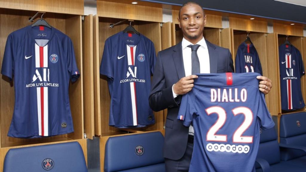 PSG presenta al defensa francés Abdou Diallo