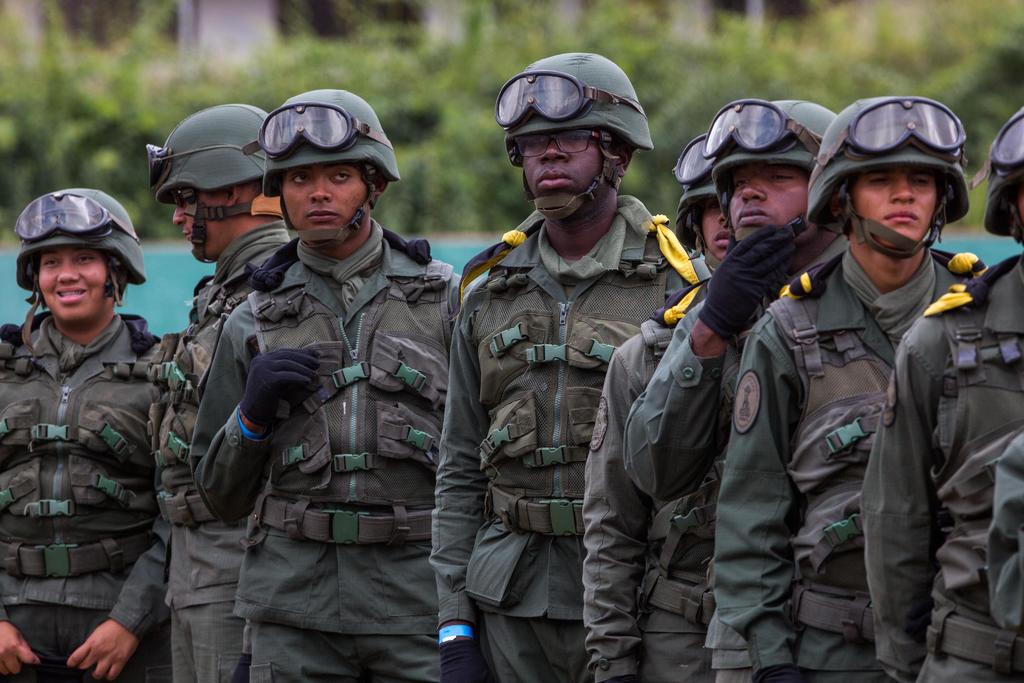 Revela Panamá que aloja a 16 militares venezolanos en su embajada en Caracas
