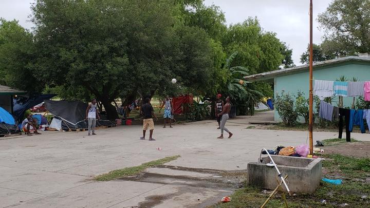 Alberga Coahuila campamento multinacional en espera de asilo