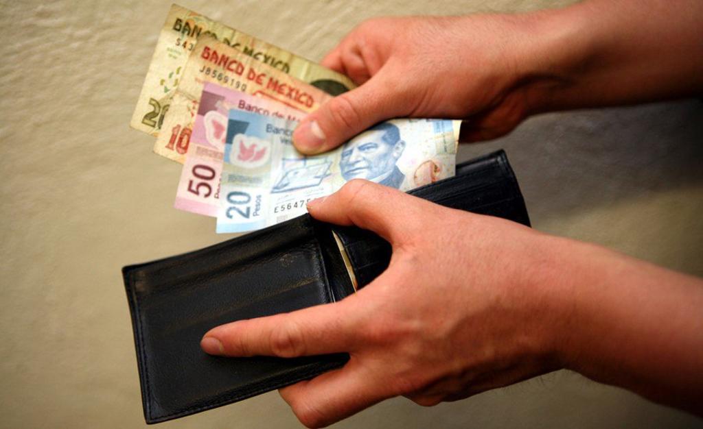 Proponen aumento de 17 pesos al salario mínimo cada semestre