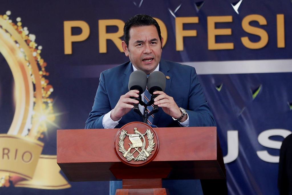 Presidente de Guatemala entrega revocatoria para negociar tercer país seguro