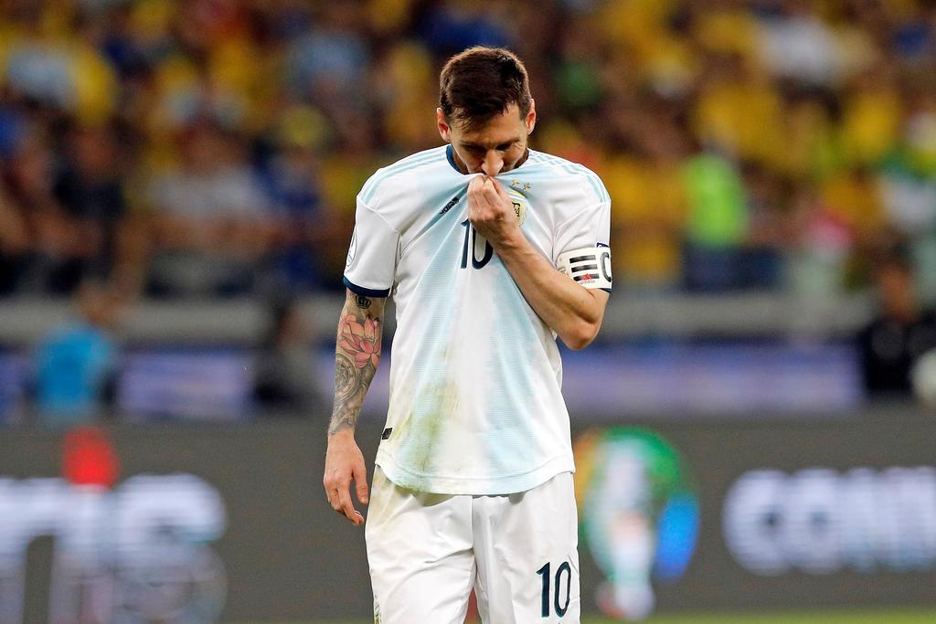 Comebol suspende un partido y aplica multa a Messi