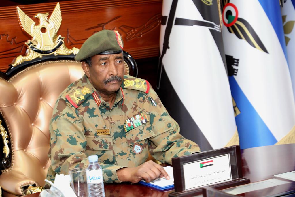 Arrestan en Sudán a jefe militar por planear golpe de Estado