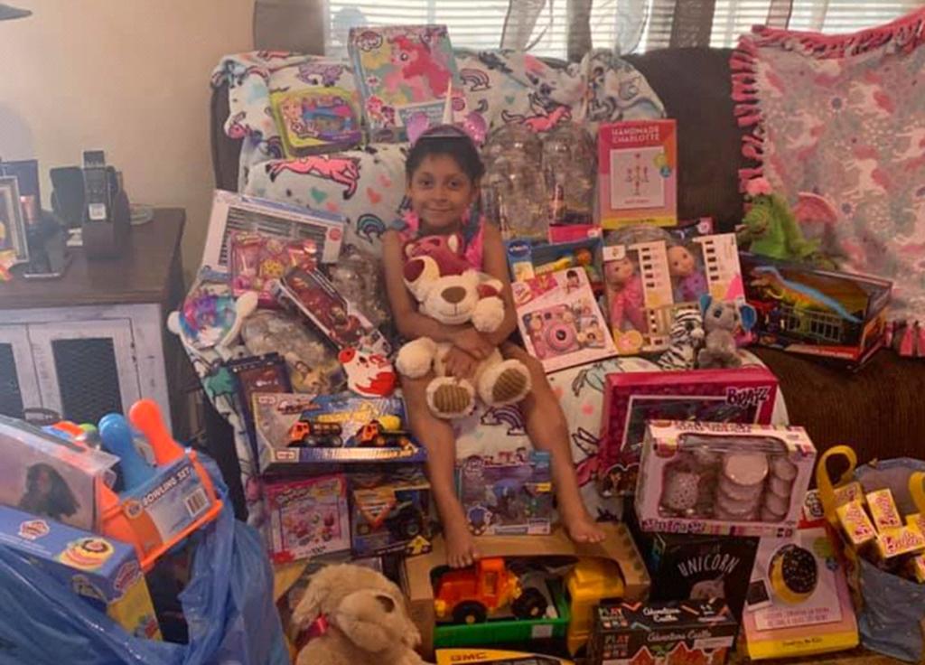Niña con cáncer dona sus regalos de cumpleaños