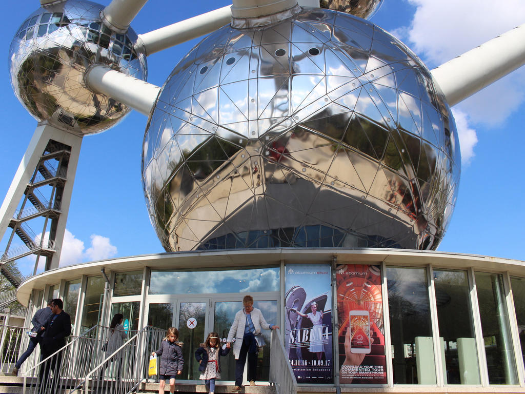 El calor obliga a cerrar por primera vez el Atomium de Bruselas