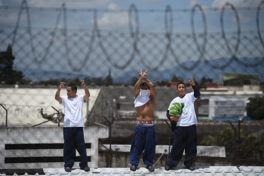 Motín en cárcel de Colombia deja al menos 12 prisioneros heridos