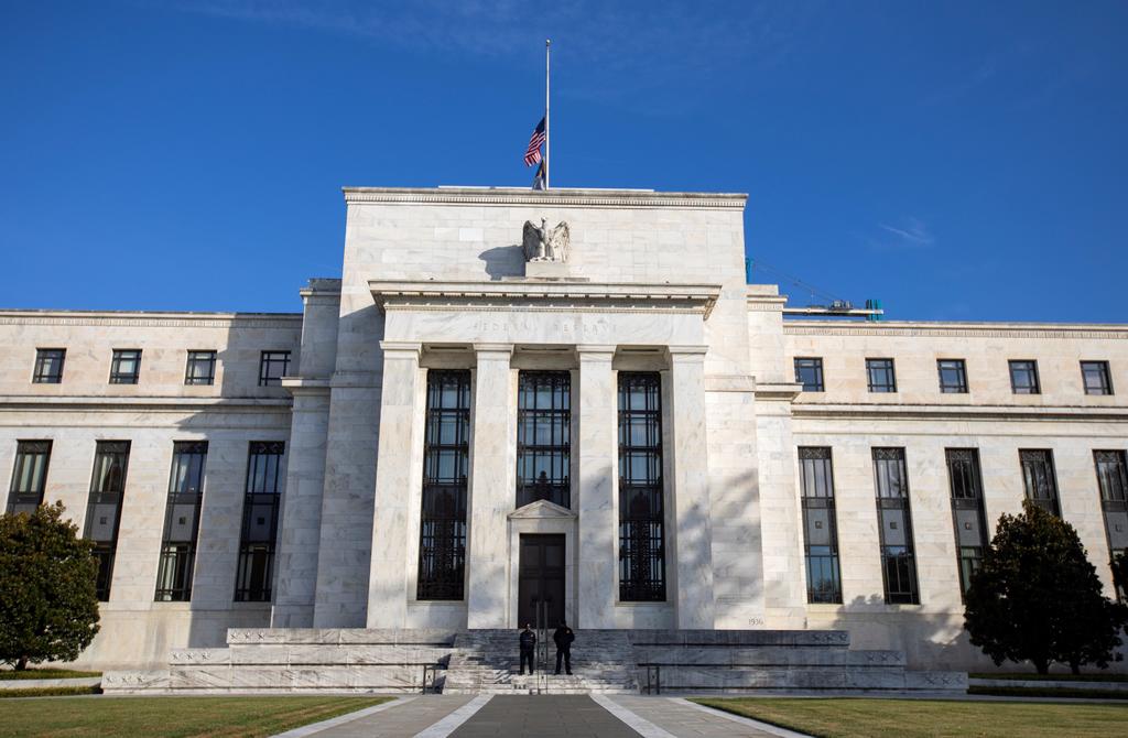 Fed baja los tipos de interés en EUA ante debilidad global