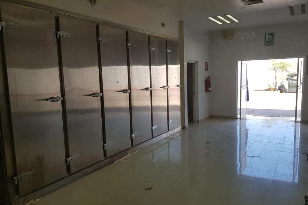 Denuncian que siguen fallas en refrigeradores del Semefo