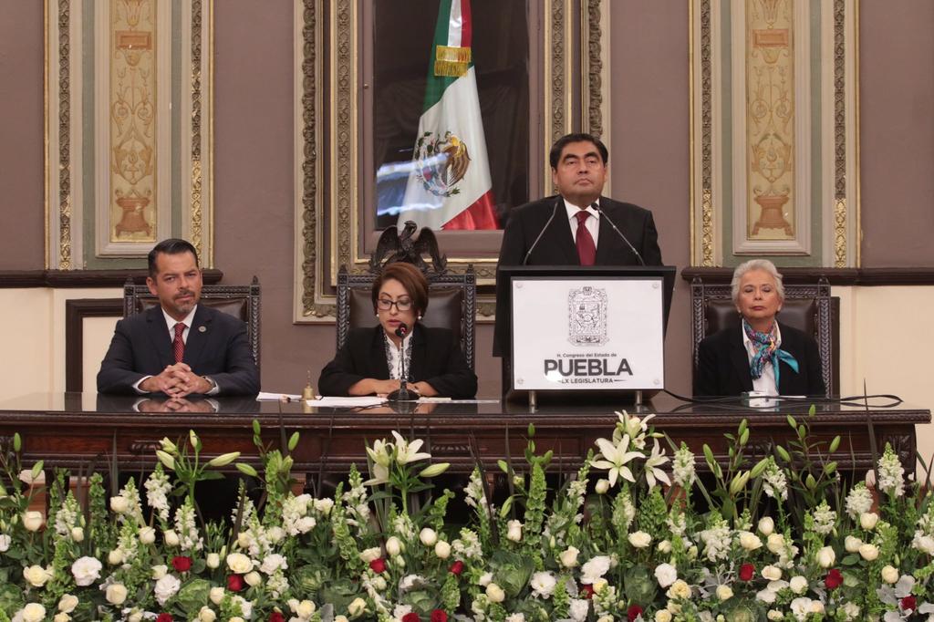Rinde protesta Barbosa como nuevo gobernador de Puebla