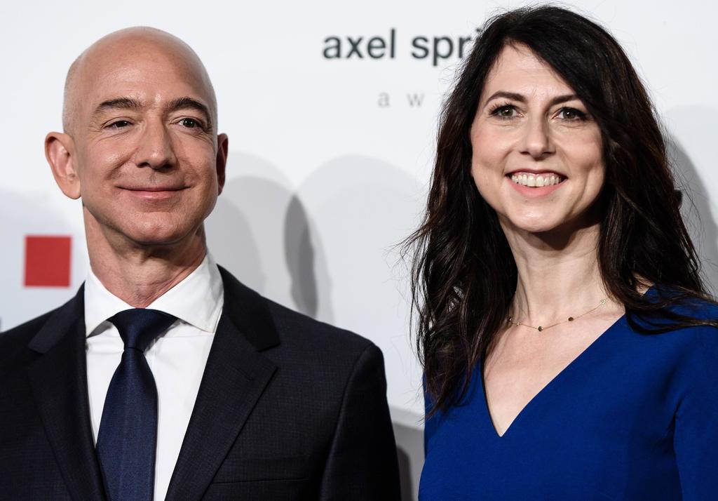 Divide Jeff Bezos sus acciones de Amazon tras divorcio
