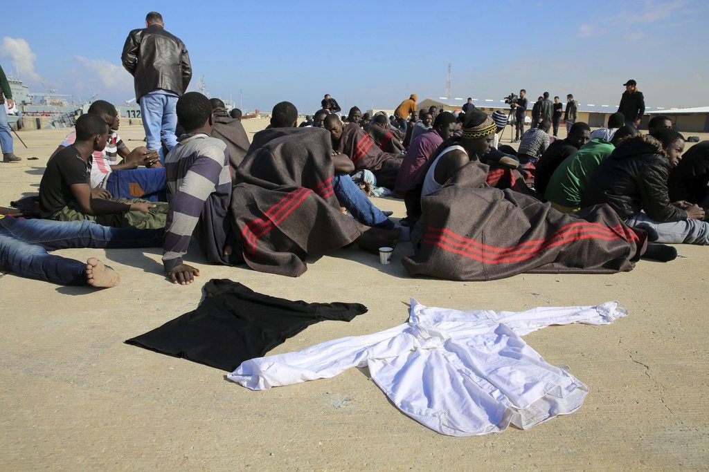 Trípoli ordena cierre de centros migrantes