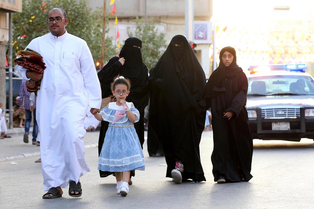Mujeres sauditas ya pueden viajar sin pedir permiso