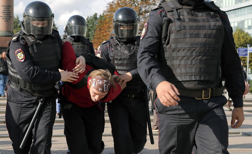 Detiene Rusia a más de mil manifestantes