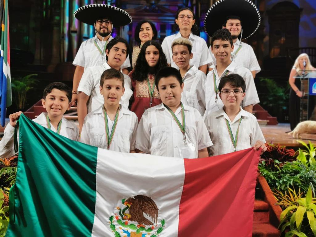 Niños apoyados por del Toro ganan medallas en olimpiadas matemáticas