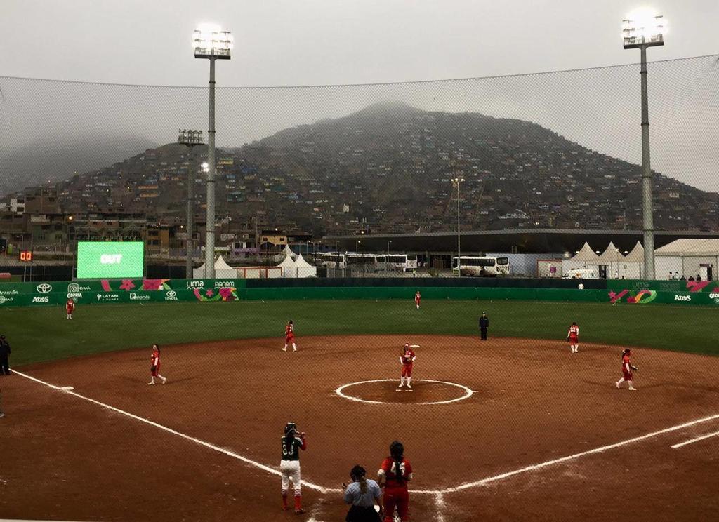 Softbol femenil obtiene segunda victoria en Lima