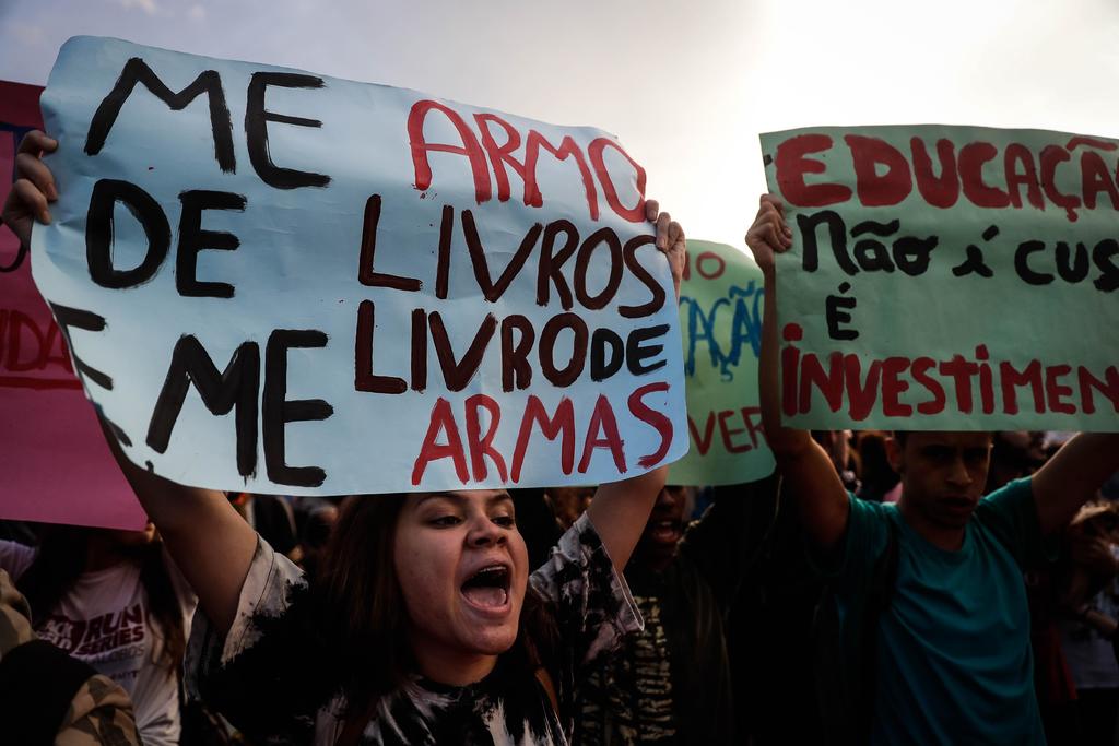 Protestan en Brasil por la muerte de un estudiante