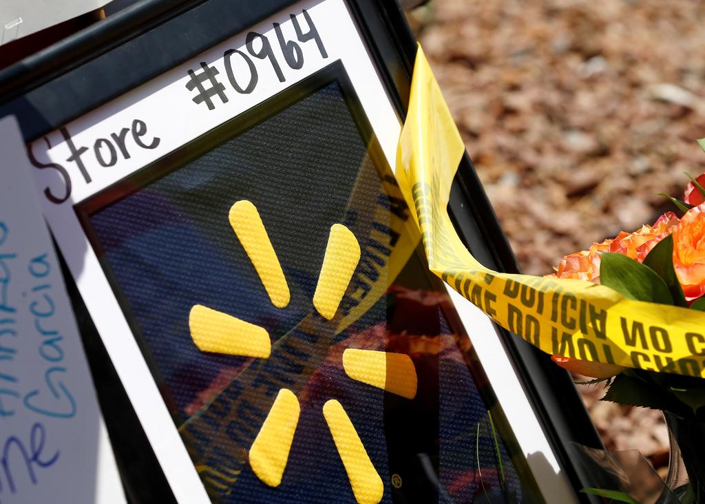 Walmart retira publicidad violenta pero mantiene venta de armas