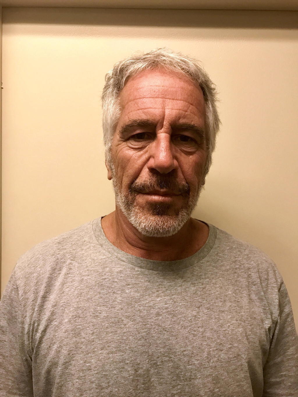Incumplieron custodios de Epstein