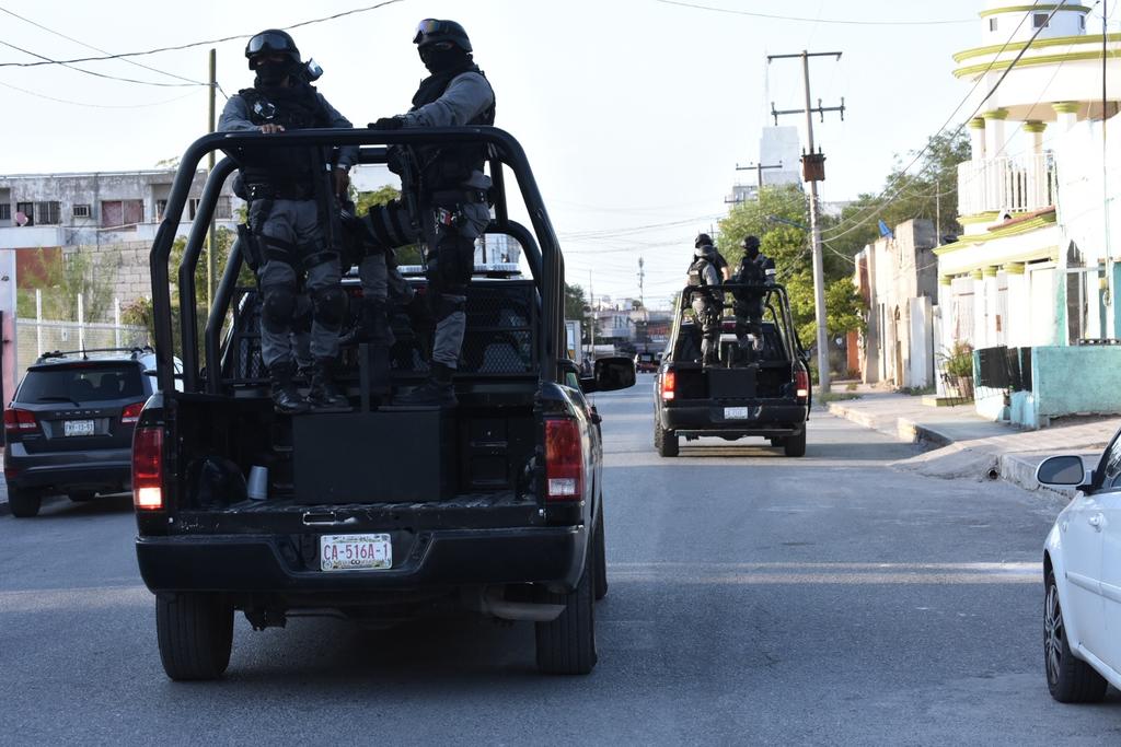 Decomisan auto, arma y droga tras persecución en Monclova