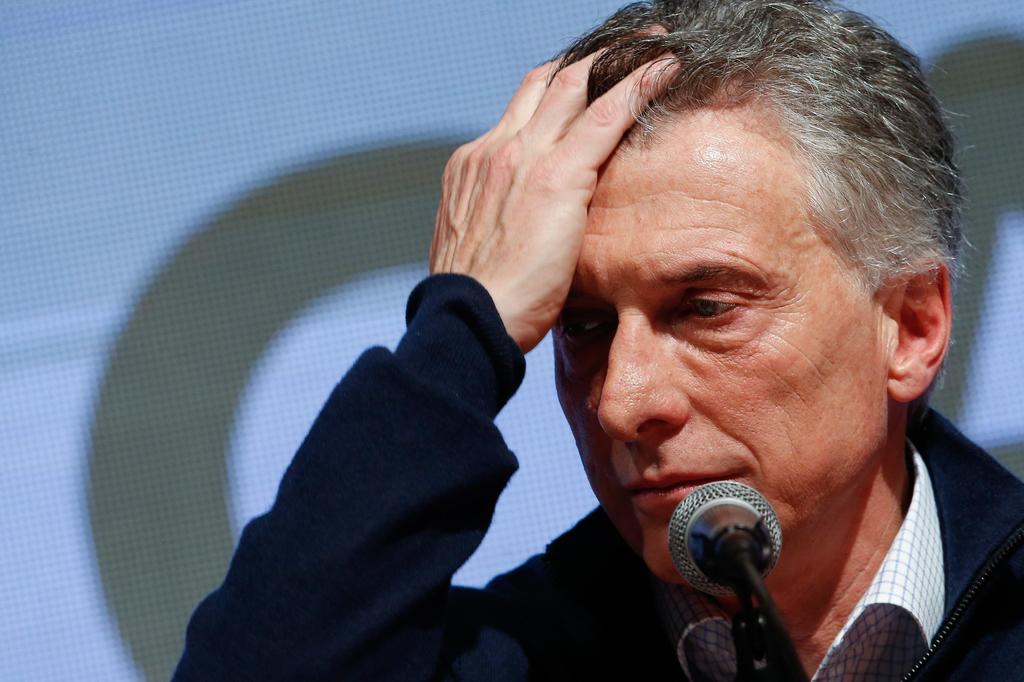 Derrota de Macri en primarias devalúa al peso argentino