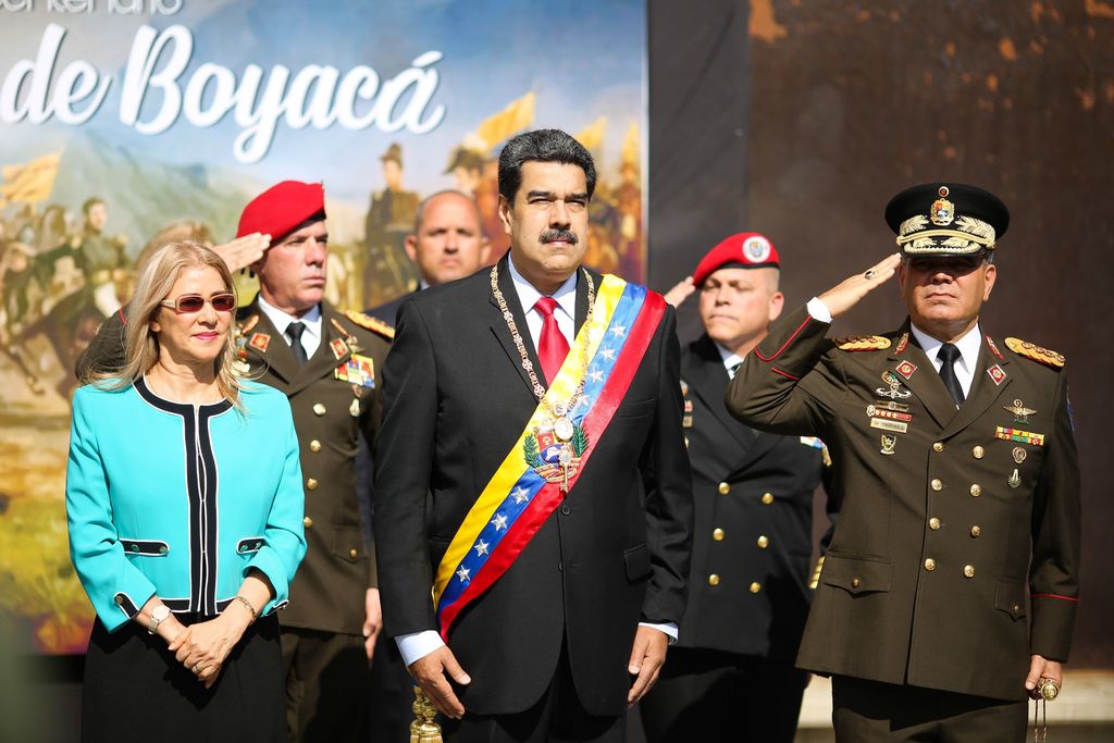 Pide Maduro cese a bloqueos