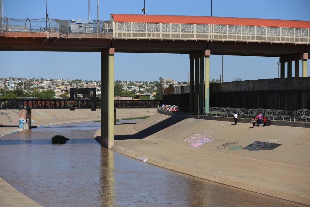 Crecida del Río Bravo complica cruce de migrantes a EUA