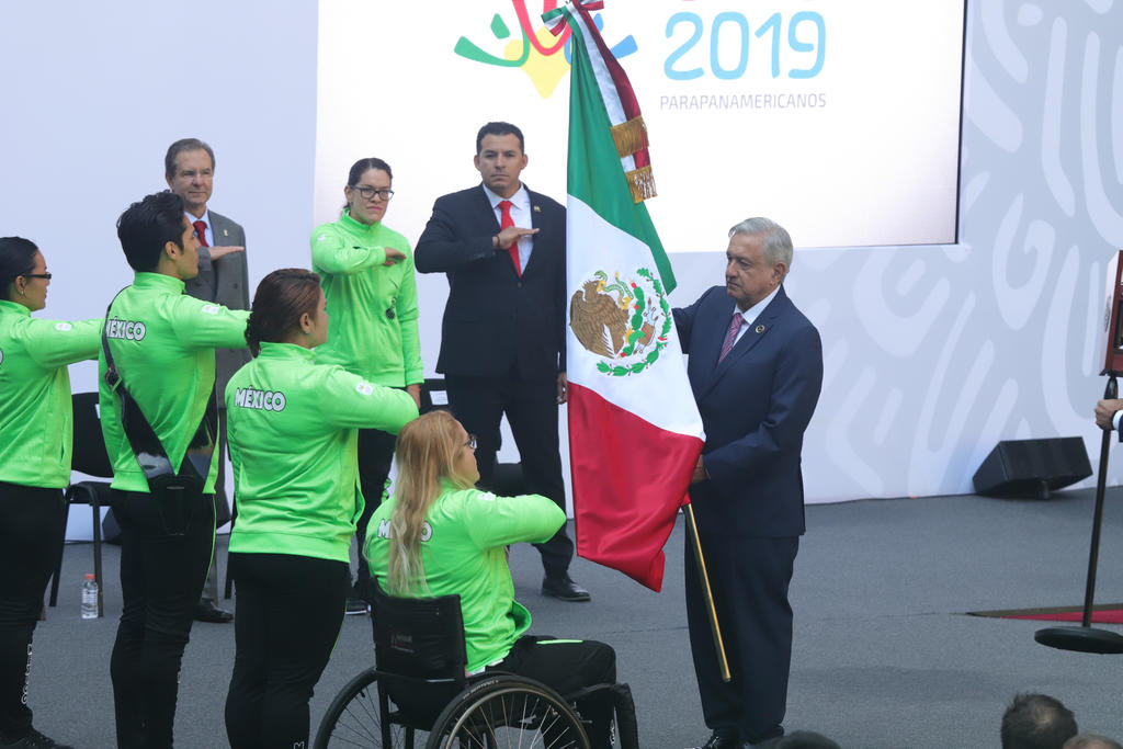 AMLO anuncia apoyos para atletas de Parapanamericanos