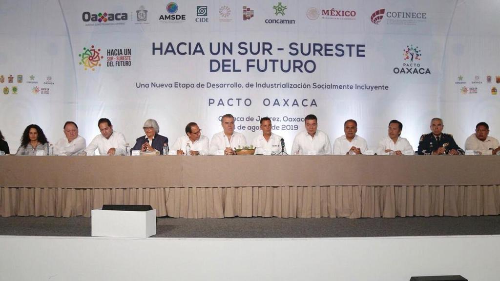 Inversión privada y gobernadores firman el Pacto Oaxaca