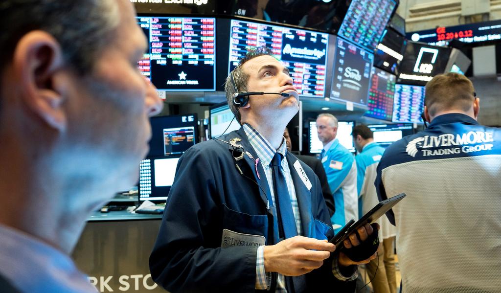 Wall Street cierra con fuertes pérdidas; Dow Jones cae un 3.05 %