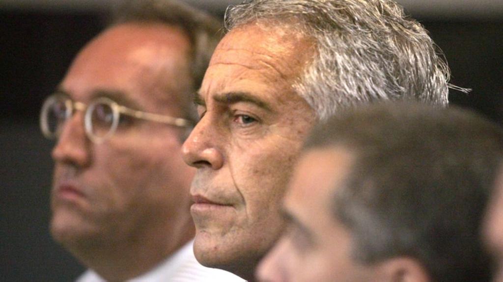 Epstein pasó últimos días en extensas reuniones con sus abogados