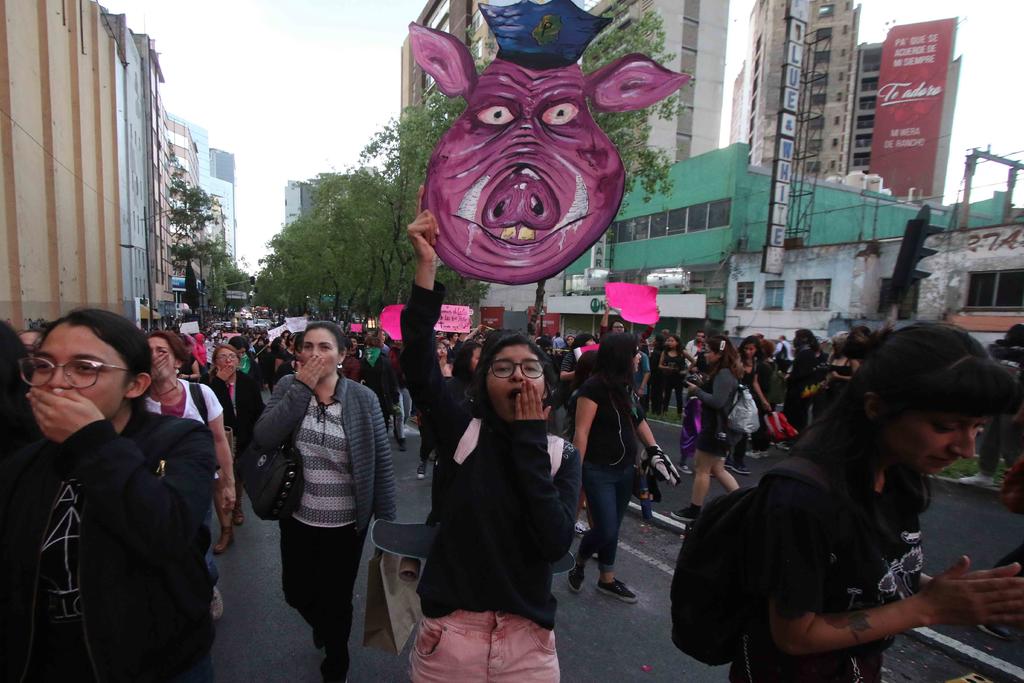 Reprueban en redes actos vandálicos durante marcha feminista