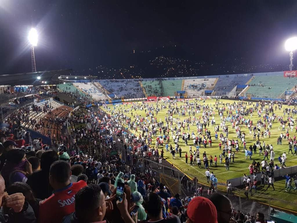 Honduras: Despiden a muertos en riña entre hinchas de fútbol