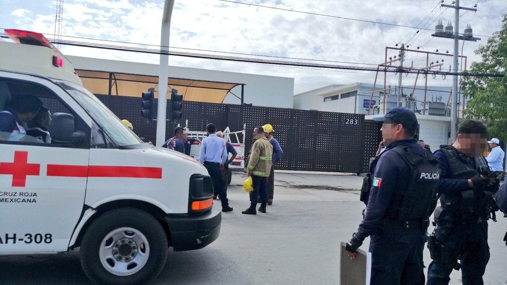 Explosión en Torreón deja 2 empleados con quemaduras y uno intoxicado
