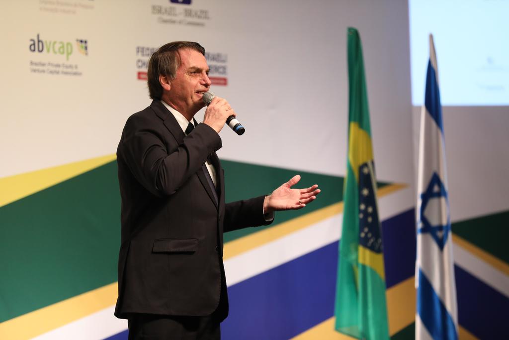 Alerta Bolsonaro a militares sobre 'guerra de información' con la Amazonía