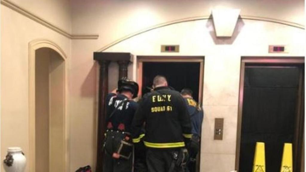 Hombre muere aplastado por elevador en edificio de Nueva York