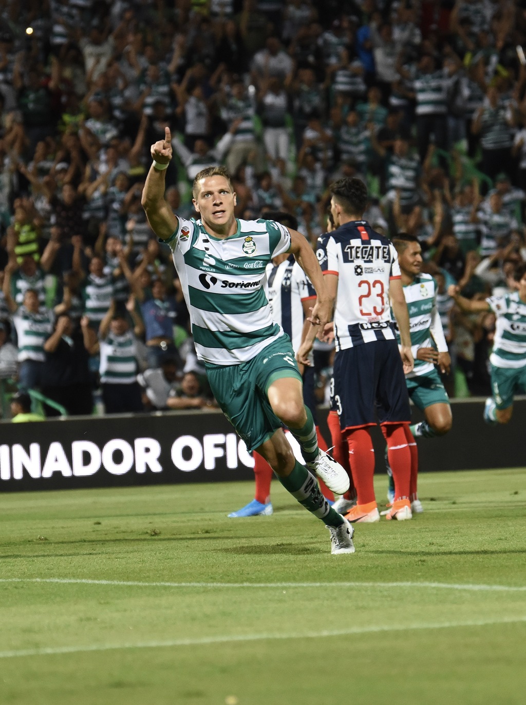 Santos derrota a Monterrey y sigue con paso perfecto en casa