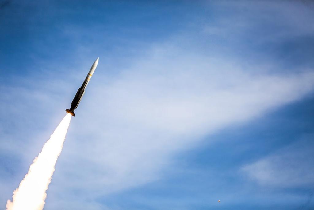 Irán prueba con éxito lanzamiento de misil