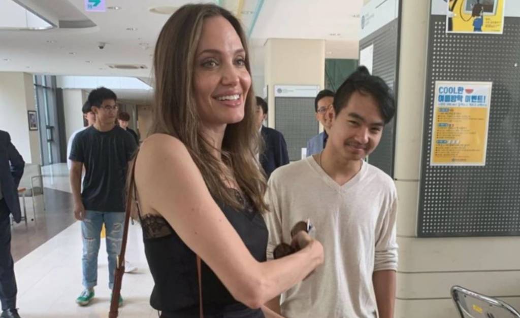 Angelina Jolie se despide de su hijo Maddox