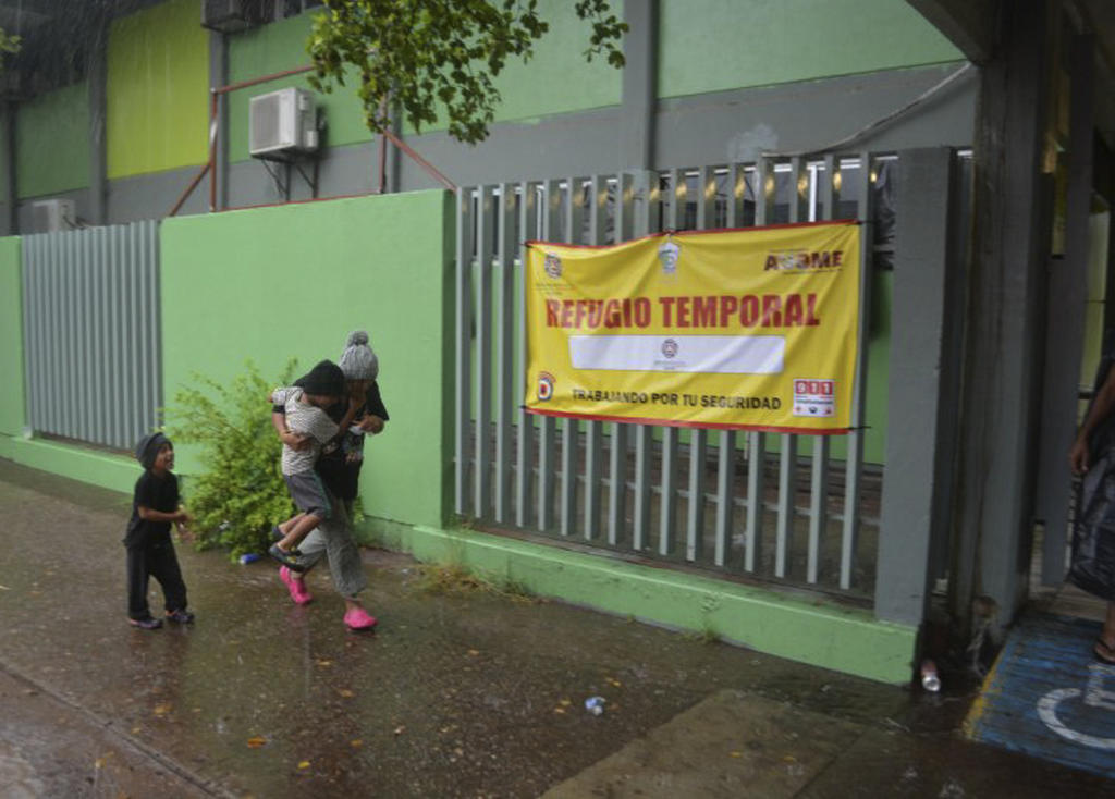 Evacuan en Sinaloa por tormenta tropical 'Ivo'