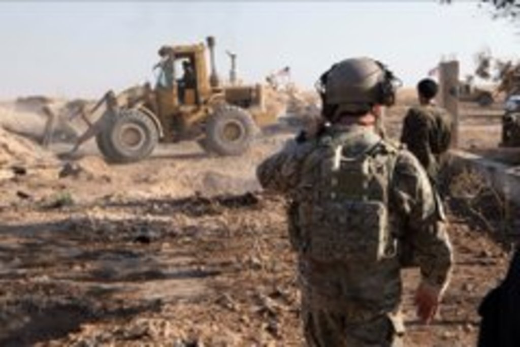 Comienza creación de zona segura en la frontera de Turquía con Siria