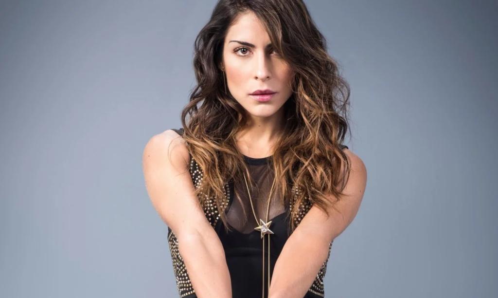 La cantante María León cambia su forma de vestir para evitar acoso