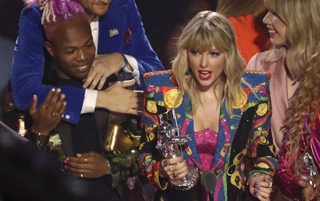 Triunfa video de Taylor Swift en los VMAs