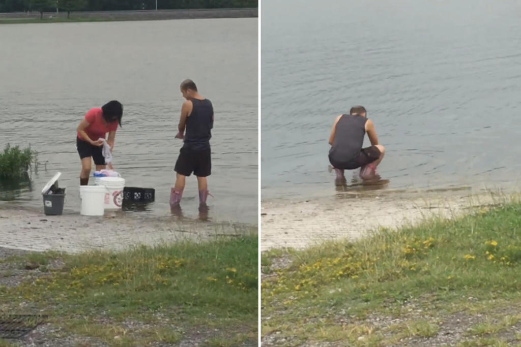 Empleados de restaurante lavan la vajilla en un lago