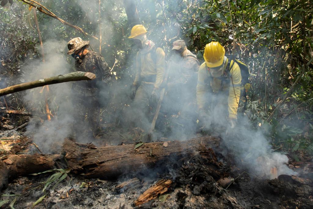 Prosigue combate sin tregua a incendios del Amazonas