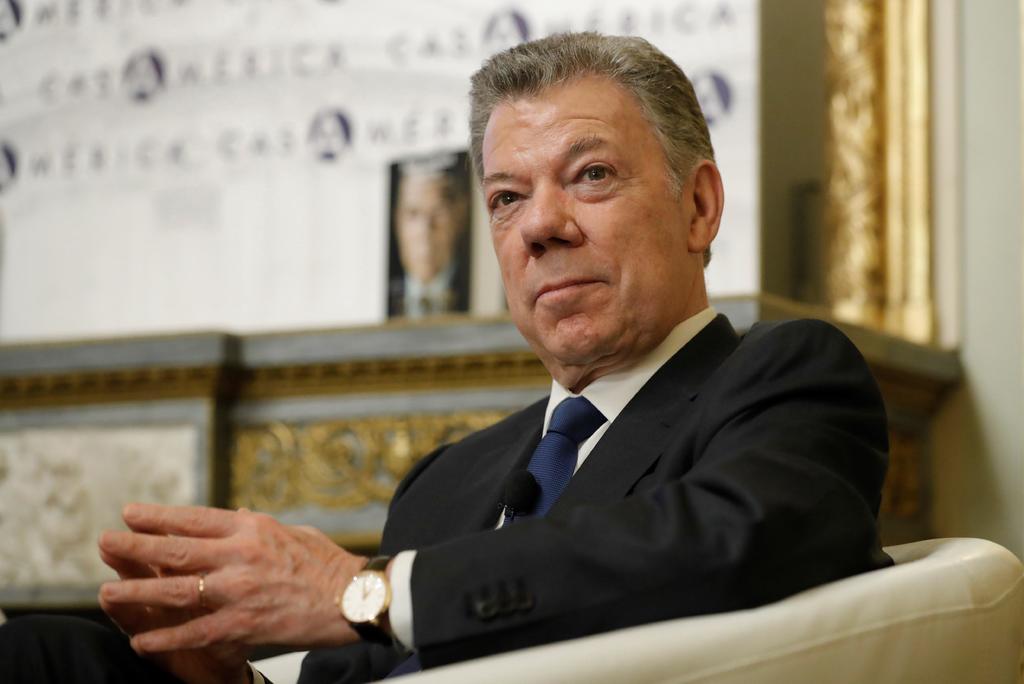 Llama Santos a cumplir acuerdo de paz con las FARC y reprimir a desertores