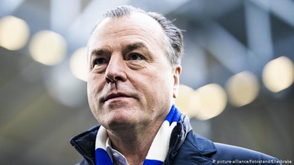 Presidente de Schalke libra sanciones por comentario racista