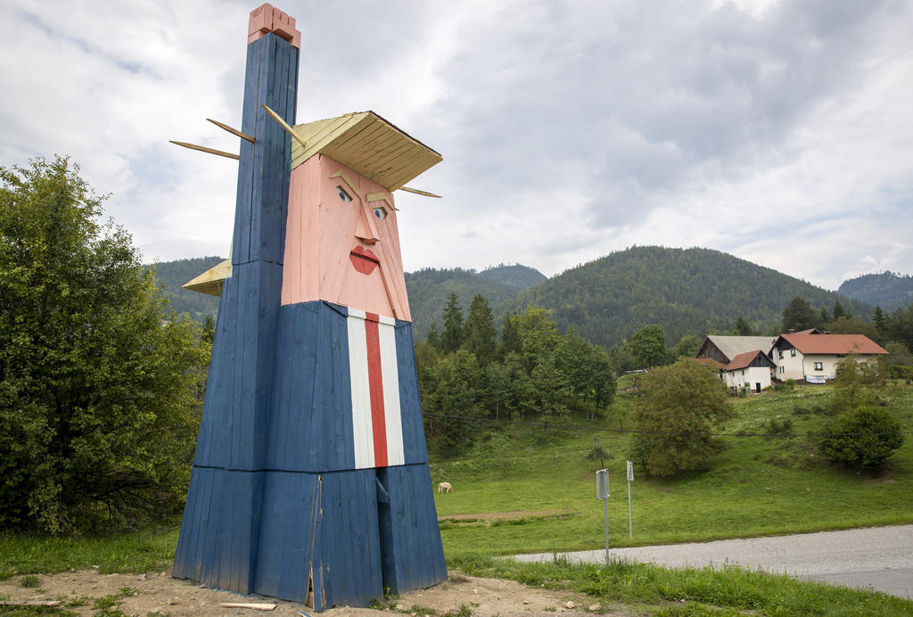 Erigen estatua de Trump en Eslovenia; patria de su esposa Melania