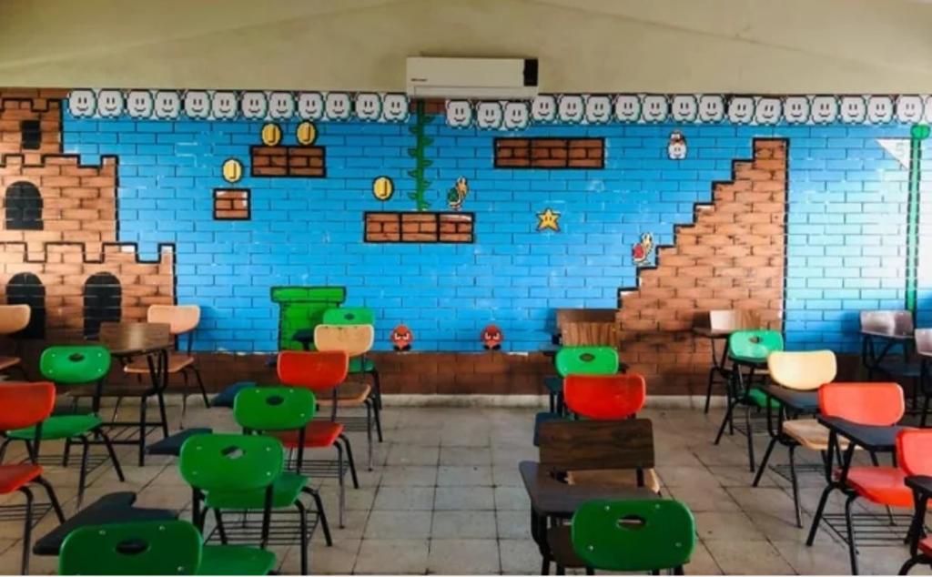Profesor adorna salón de clases como nivel de Super Mario Bros